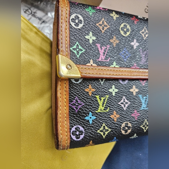 Louis Vuitton Takashi Murakami Rainbow Monogram Sarah Wallet - Picture 13 of 15